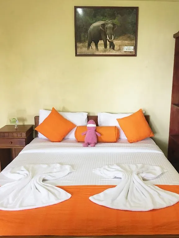 Yes Paradise Kandy Inn
