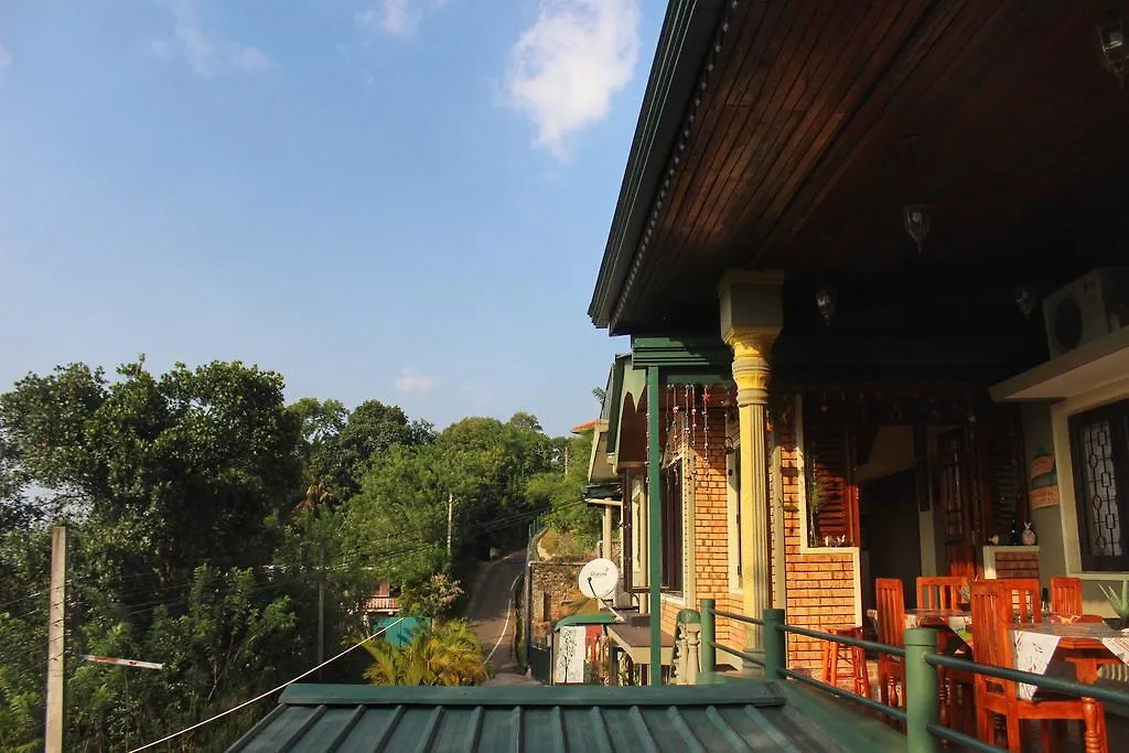 Yes Paradise Kandy Inn
